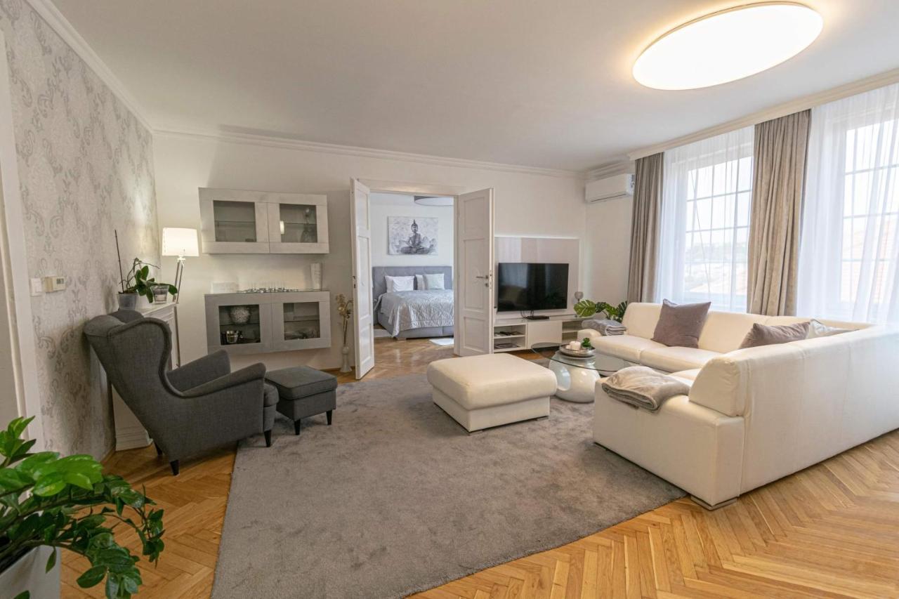 Budacastle Panoramic Luxurious Family Apt, Free Parking Included Appartement