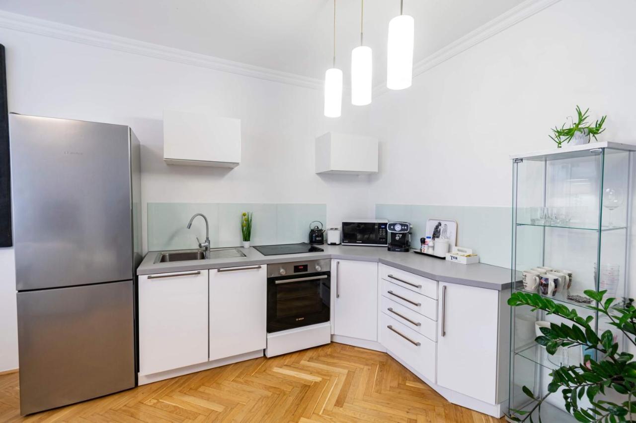 Budacastle Panoramic Luxurious Family Apt, Free Parking Included *